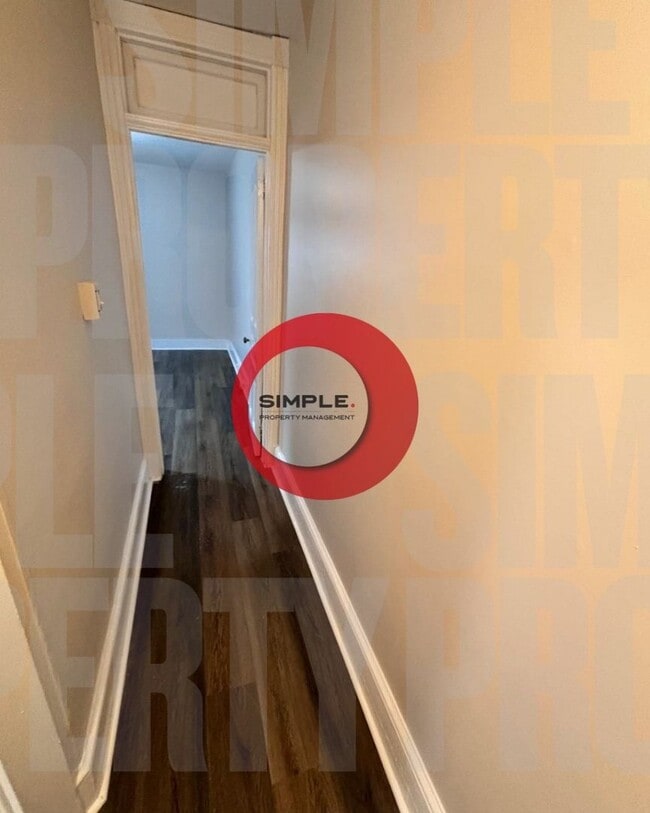 Building Photo - Huge 4-bedroom 1 bath in Historic District