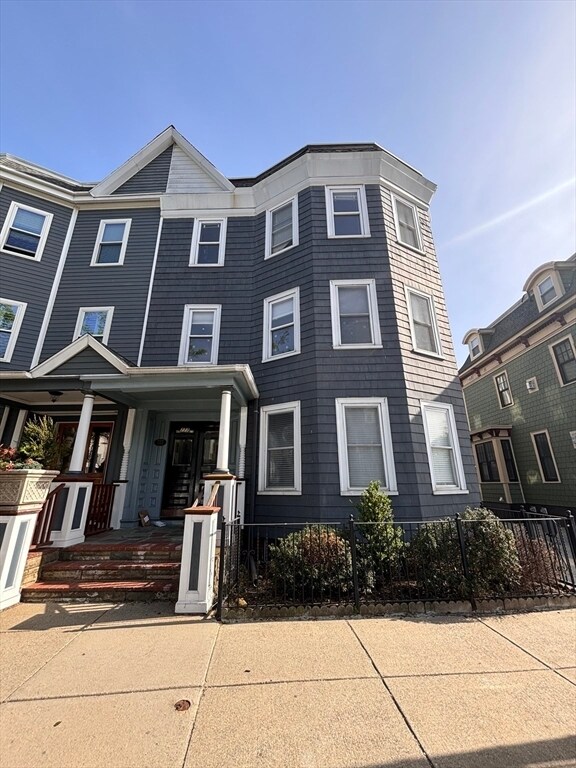 Building Photo - 777 E 4th St