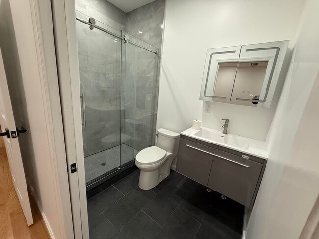 Building Photo - 23 E 44th St