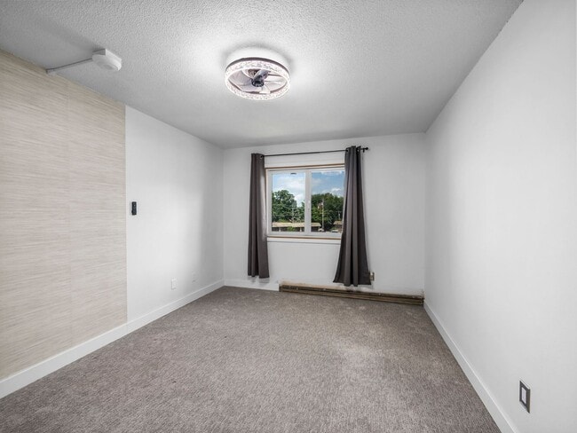 Building Photo - Mound 1 Bed Condo