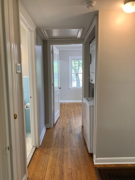 Building Photo - 114 Ellinor St