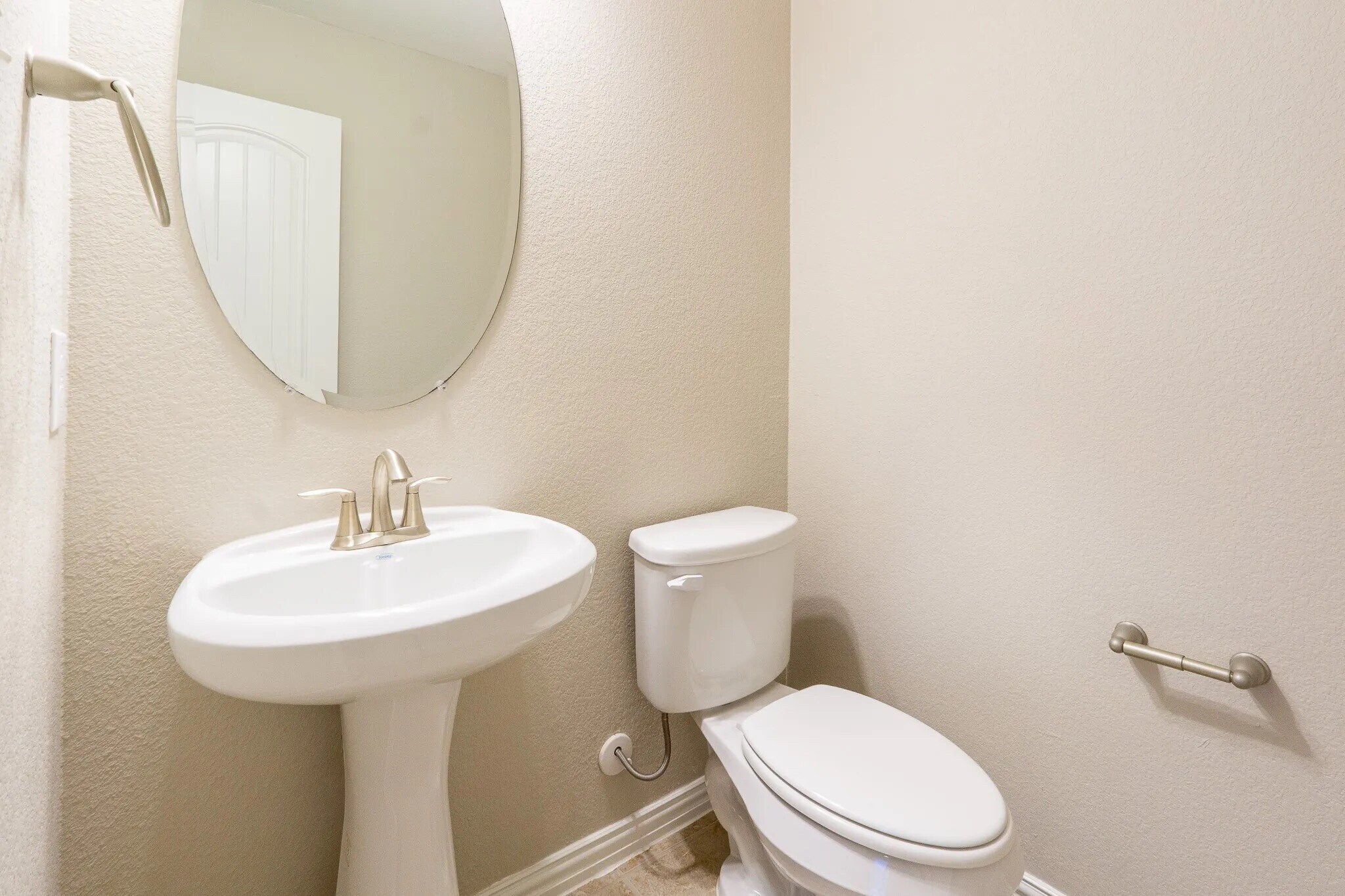 Building Photo - Room in House on Zanna Grace Way