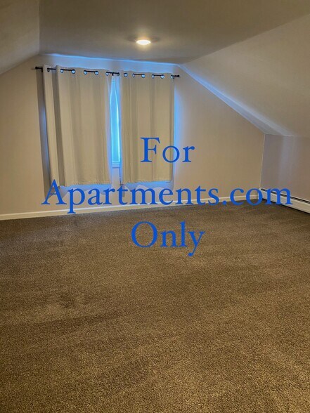 Building Photo - 105 Hunt Ave