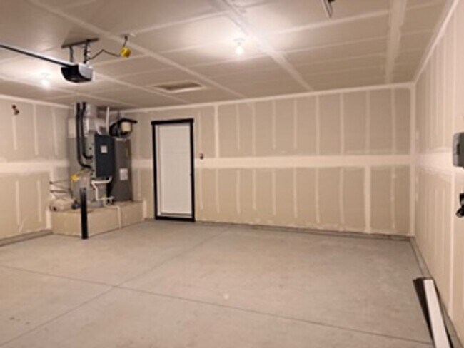 Building Photo - 12037 N Lennon Ln