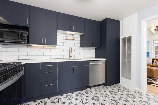 Building Photo - Charming One-Bedroom Gem Steps from Main Street Bozeman