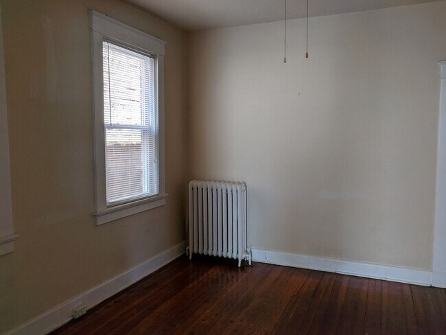 Building Photo - 118 S Colonial Ave