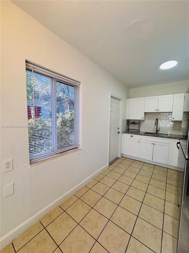 Building Photo - 1267 NE 127th St