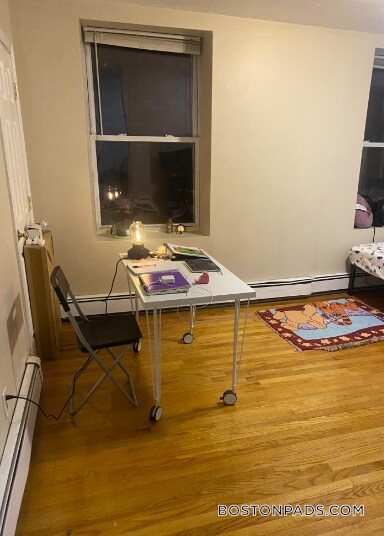 Building Photo - 28 Fleet St