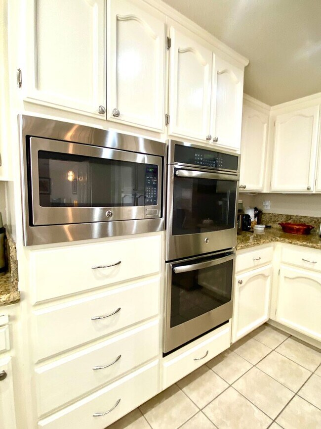 Building Photo - Fully Furnished Single-Family Home in San ...