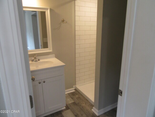 Building Photo - 9823 Clarence St