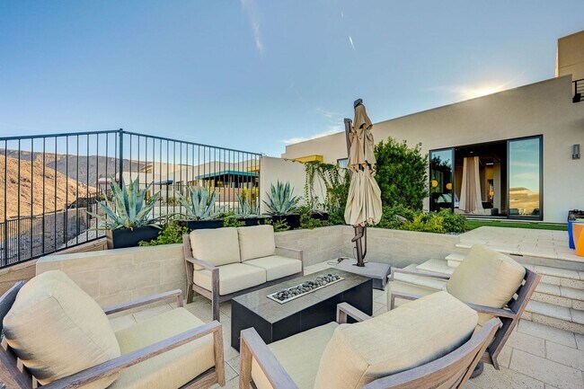 Building Photo - Amazing Golf Course and Las Vegas Valley V...