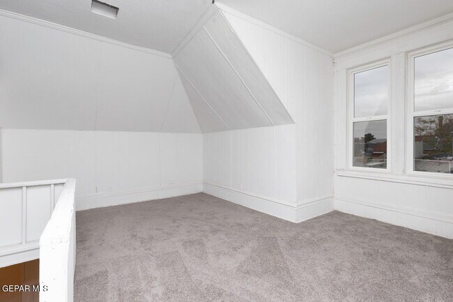 Building Photo - "Charming 2-Bedroom Duplex Retreat on Wyom...