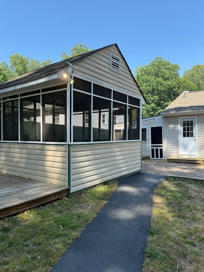 Building Photo - 2 Bedroom 1 Bath Rancher with Incredible Yard & Bonus Spaces