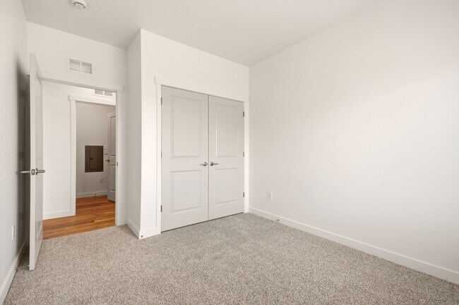 Building Photo - 2305 E 830 S