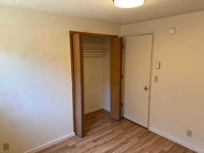 Building Photo - Charming 2-bedroom, 1-bath duplex in Springfield, OR