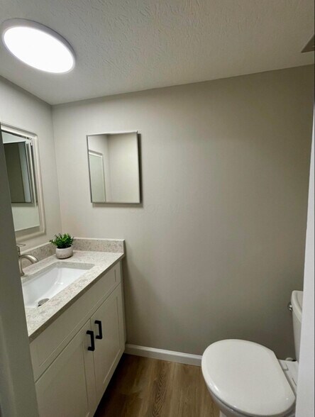 Building Photo - 1046 Merrimar Cir N