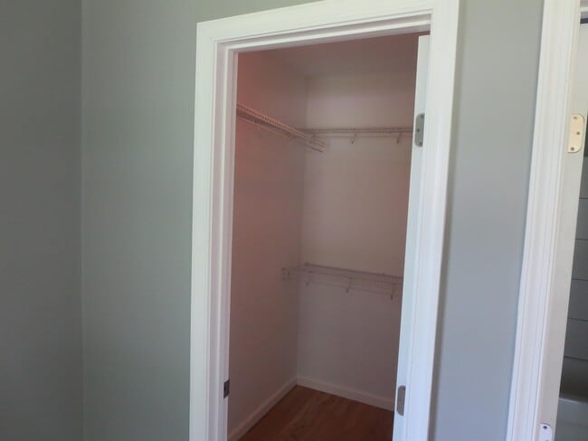 Building Photo - 324 2nd St