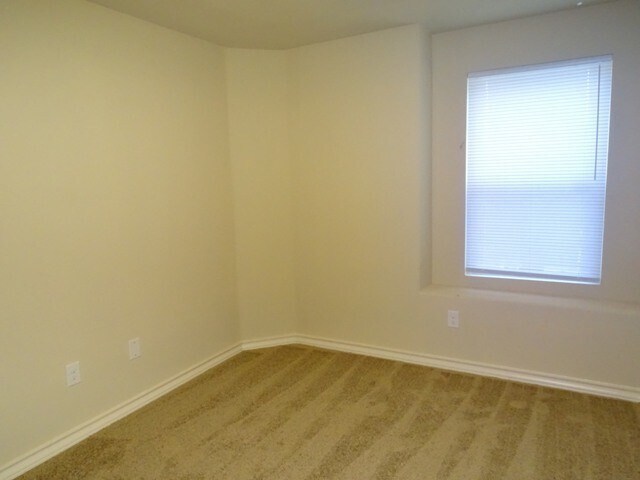 Building Photo - 7042 Lakeview Dr.