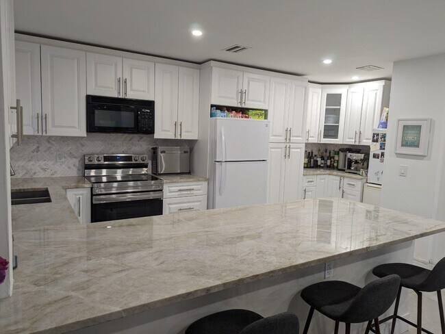 Building Photo - 7710 Lago Del Mar Dr