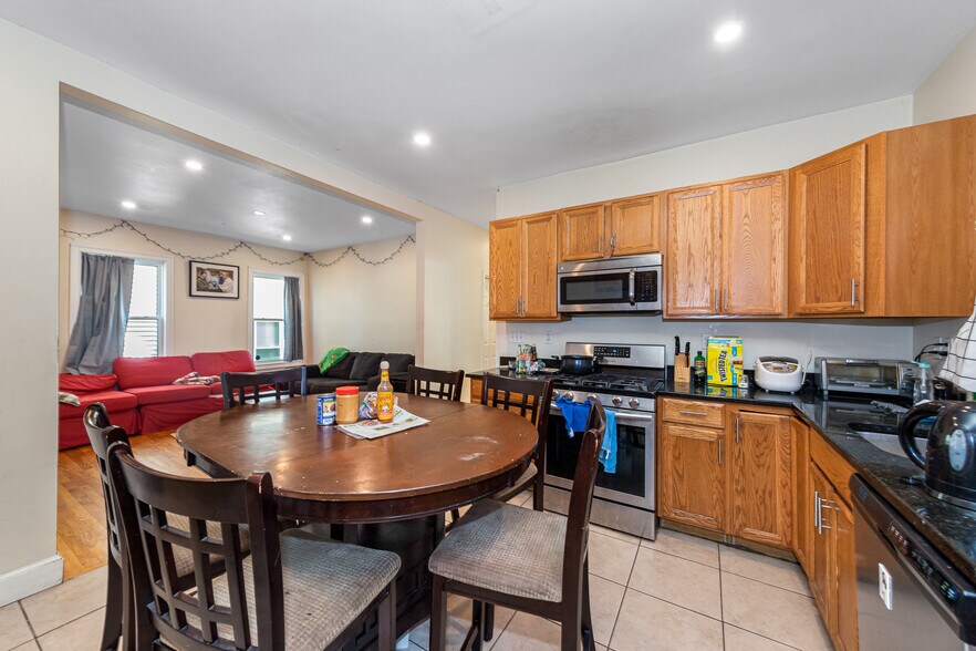 Primary Photo - 226 Calumet St