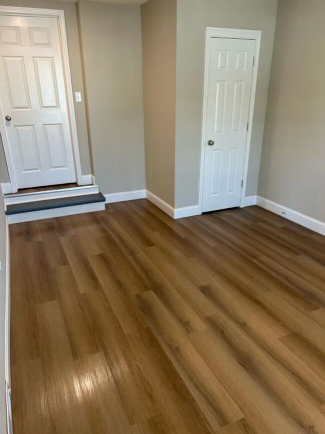 Building Photo - Remodeled single family home