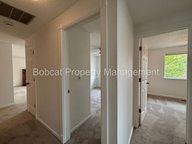 Building Photo - 3329 Somerset Way