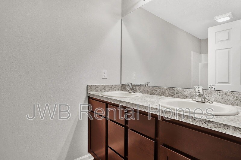 Building Photo - 5448 Chenango Blvd