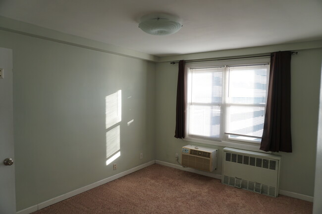 BR2 - 700 Summer St