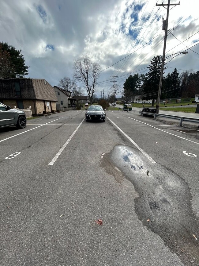 Building Photo - Modern Charm: 2 BR Home with Finished Basement, Pet Friendly, Assigned Parking, and Prime Location!