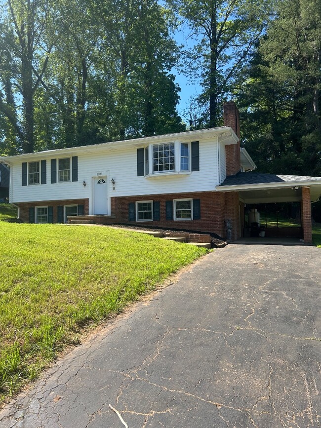Building Photo - 1103 Ashbourne Dr