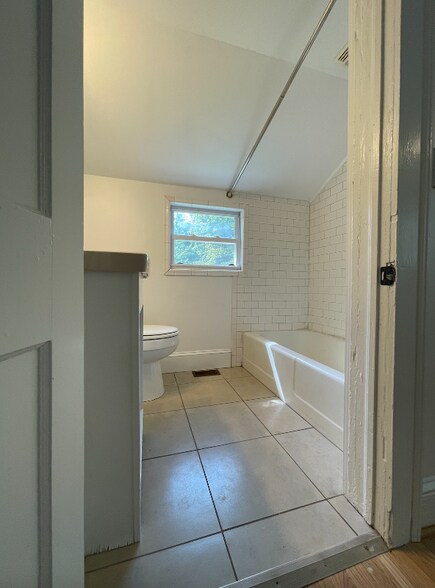 Building Photo - 22 Pelzer St