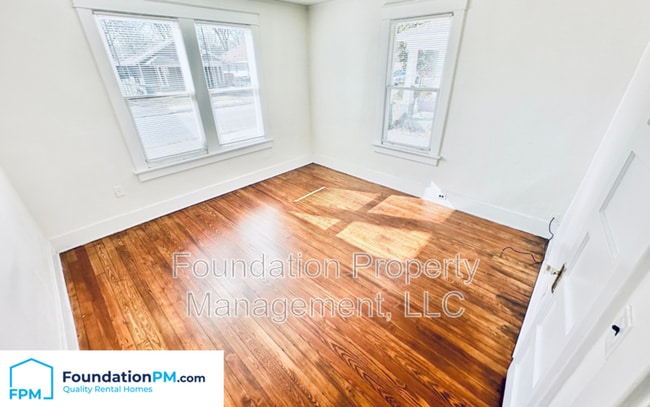 Building Photo - 1474 Lyndale Ave