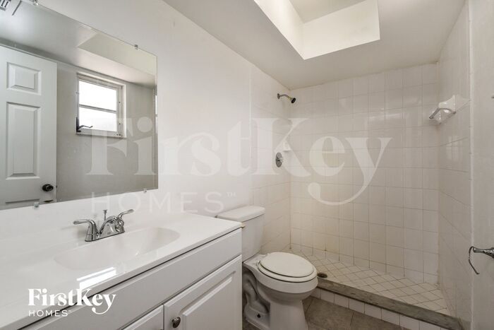 Building Photo - 18525 Sebring Rd