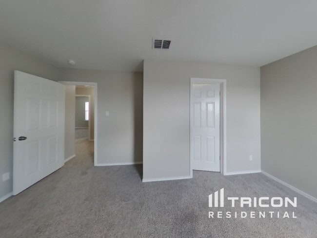 Building Photo - 2714 Moonrock