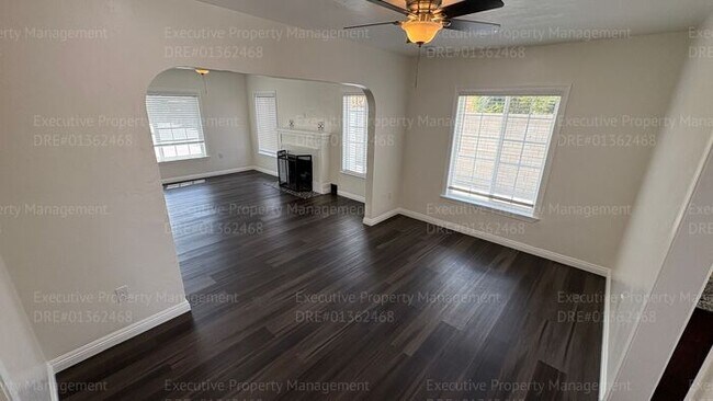 Building Photo - 2 bedroom 1 bathroom house located in the 93307 zipcode near E Brundage Ln/ Madison St