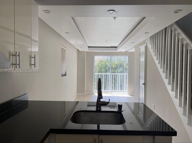 Building Photo - 821 SW 2nd St