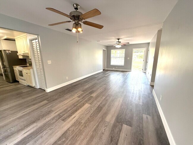 Building Photo - 16394 Pimlico Dr E