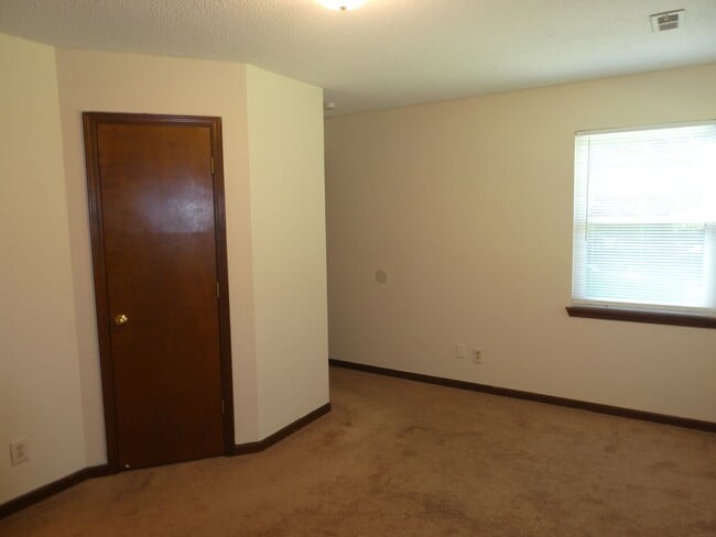 Building Photo - 3 Bed 1.5 Bath Home Off Of Mexico Gravel Road