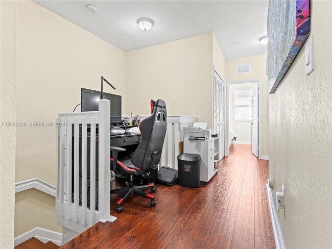 Building Photo - 8128 NW 108th Ct