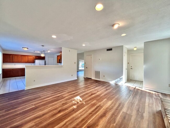 Building Photo - Spacious 3/BR 3.5/BA Two-Story Home with P...