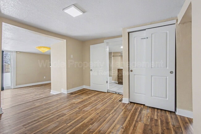 Building Photo - 3130 W Longfellow Pl