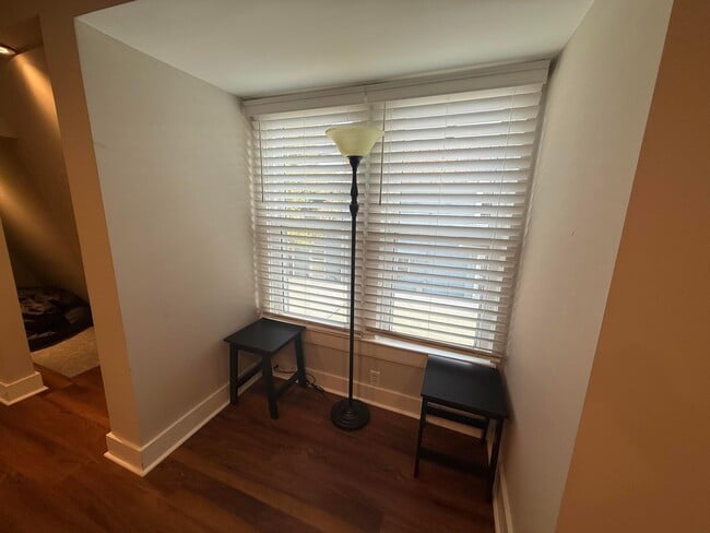 Building Photo - 160 1/2 W Mound St