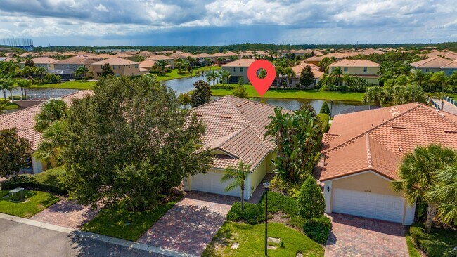 Building Photo - Deluxe Villa Lake view all Tile. 3 Bedrooms+2 Baths
