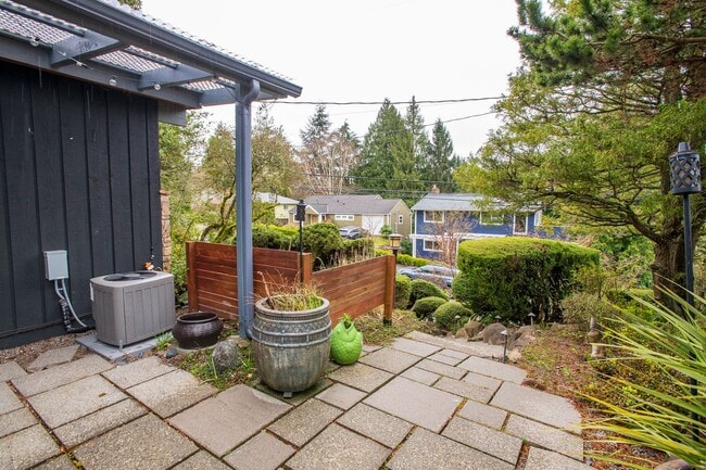 Building Photo - Magnolia 4 bedroom, 3 bathroom