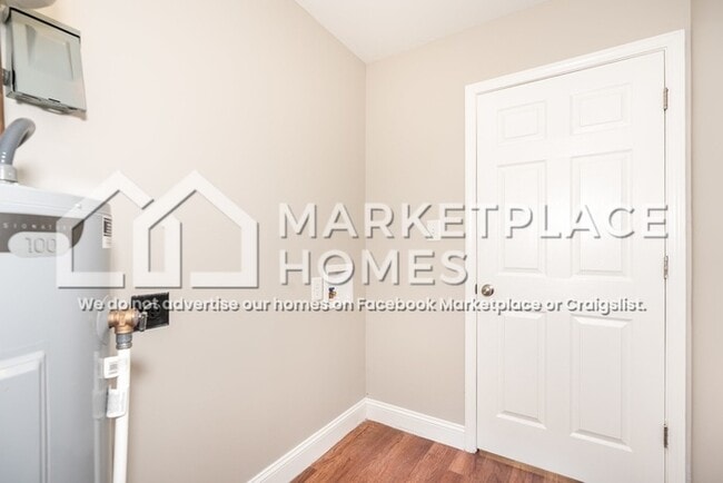 Building Photo - 404 N 13th St