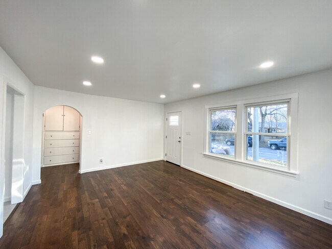 Building Photo - 3509 E 4th St