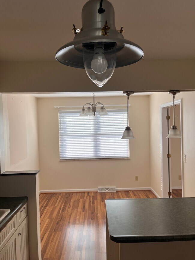 Building Photo - 1071 University Blvd