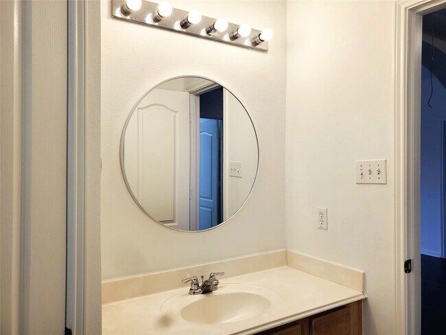 Building Photo - 18819 Knobby Oaks Pl