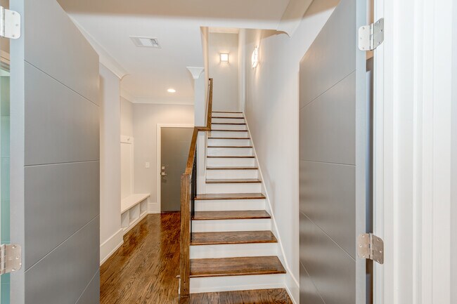 Building Photo - 3561 Blair Cir NE