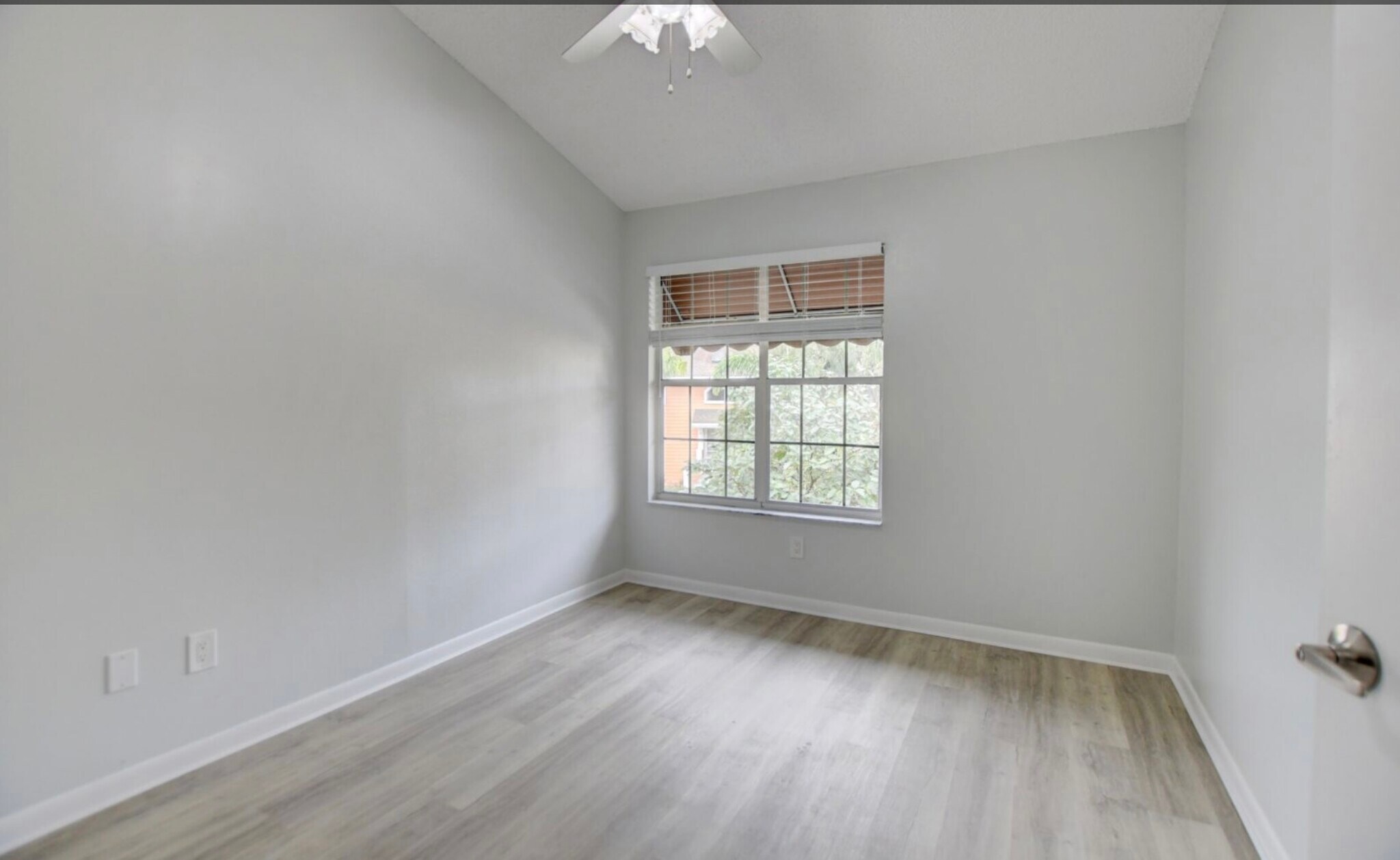 Building Photo - 5286 Sapphire Vly